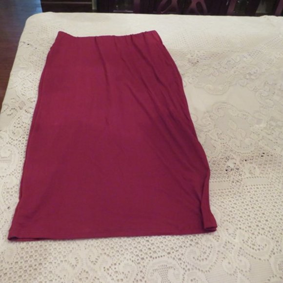 Plus sized top and pencil skirt set - Picture 3 of 4